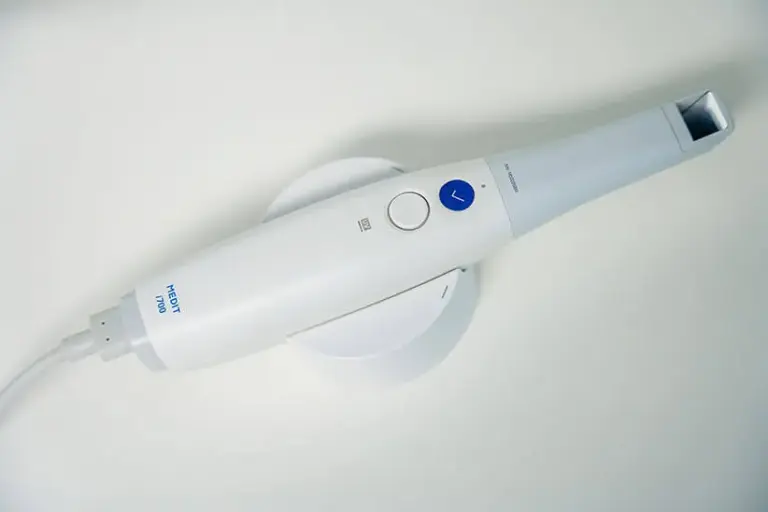 Scanner intraoral Medit i700 — Dental Planet