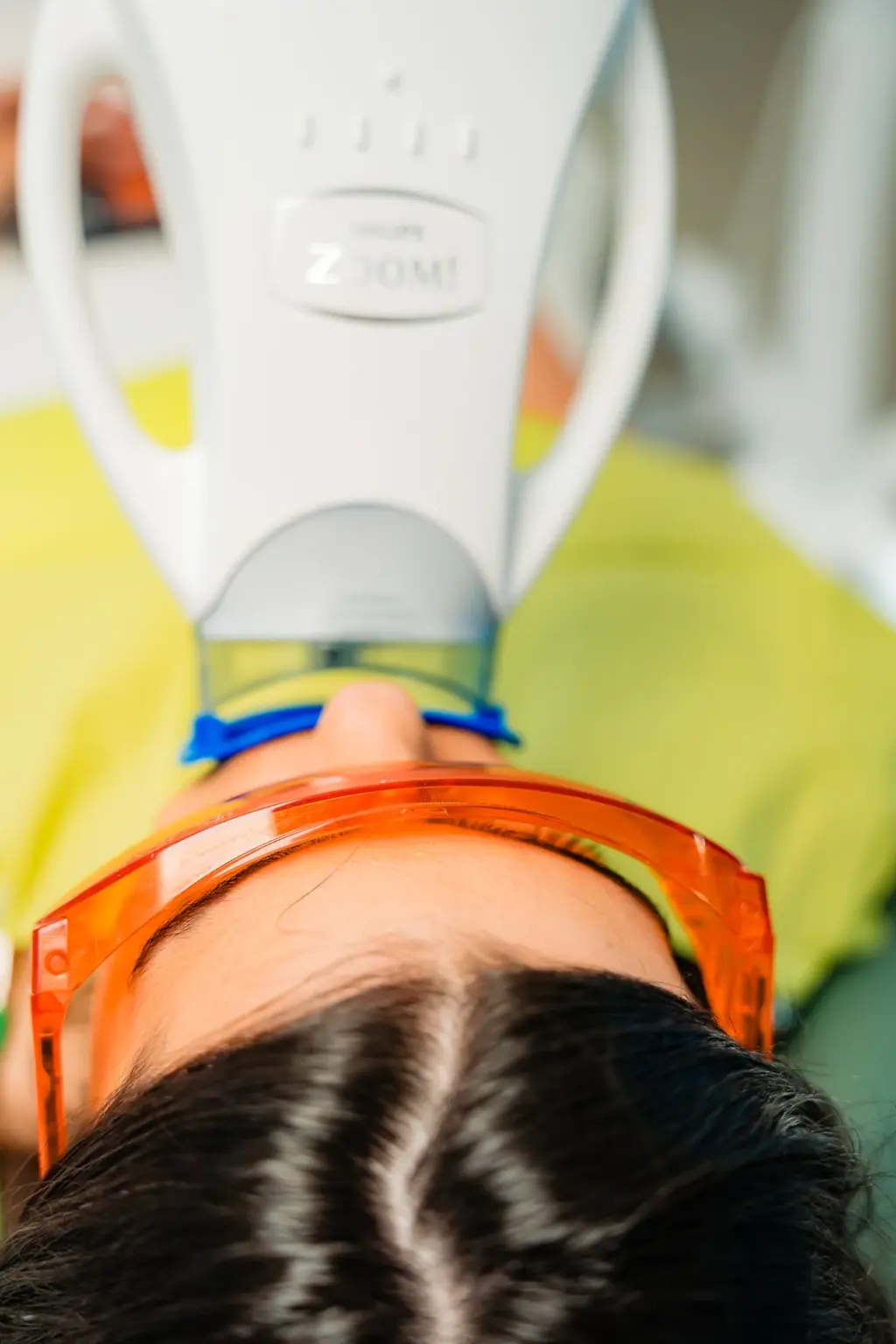 Ședință de albire dentară cu lampă la Dental Planet Sector 3