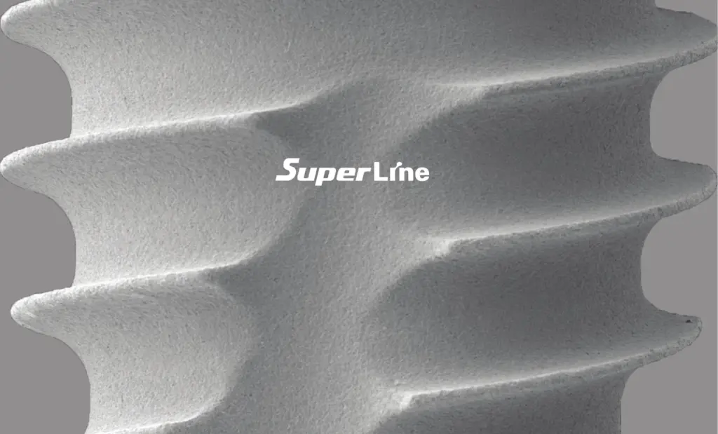 Filetul dublu al implantului Dentium SuperLine II, detaliu macro