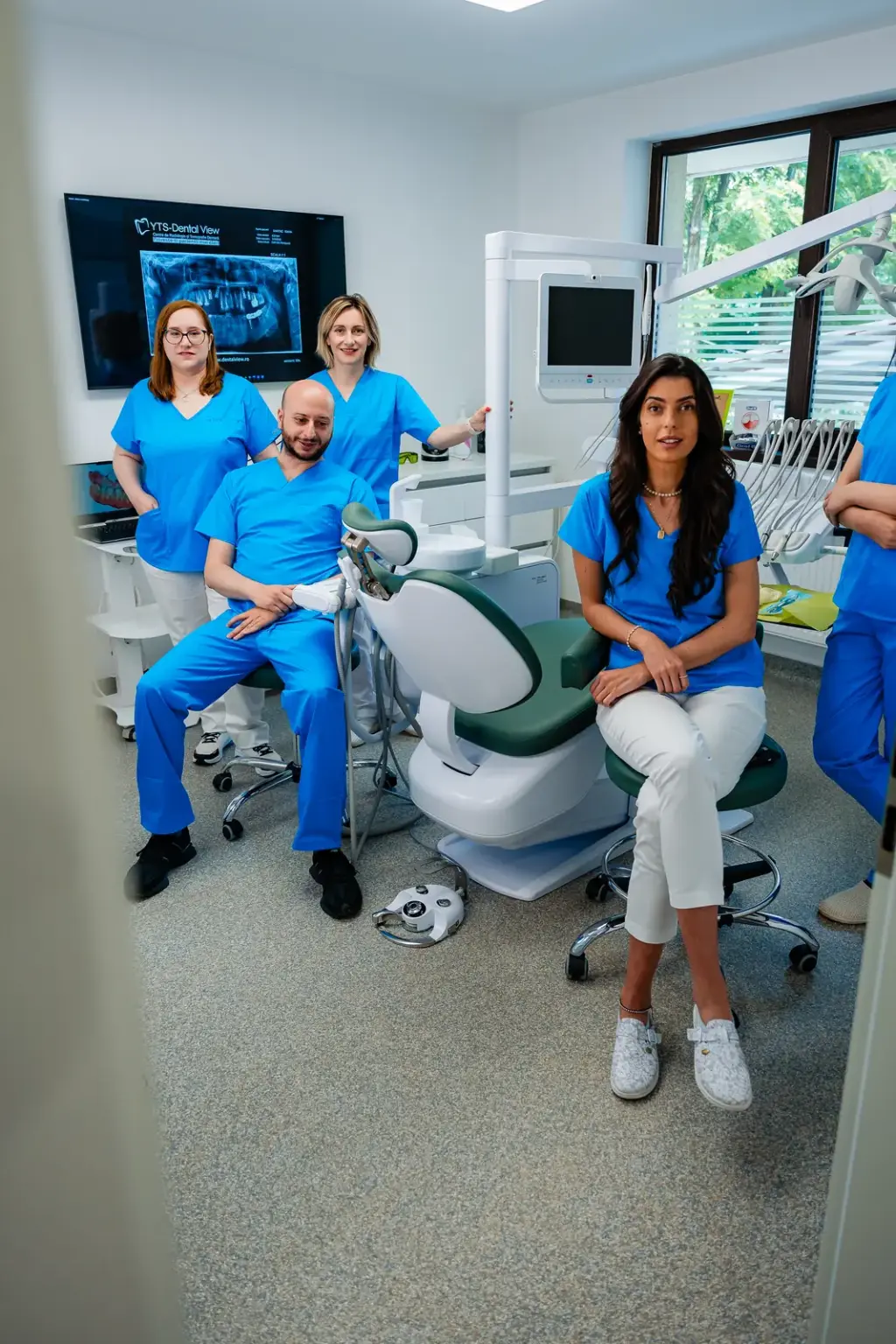 Echipa Dental Planet în cabinet — clinică stomatologică Sector 3 București