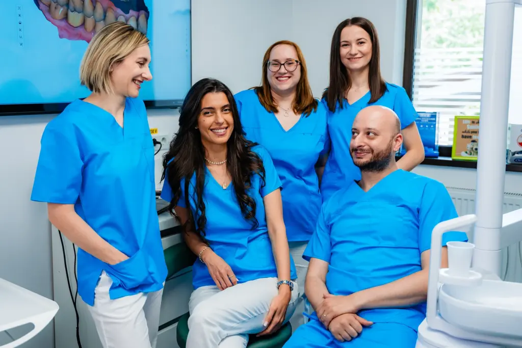 Echipa Dental Planet în cabinet — clinică stomatologică Sector 3