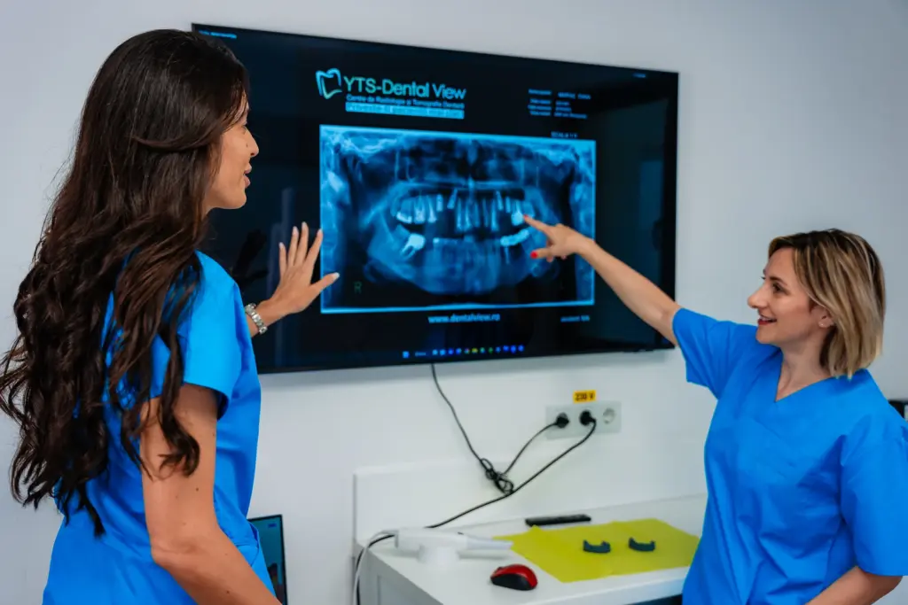 Planul de tratament discutat pe radiografia panoramică la Dental Planet