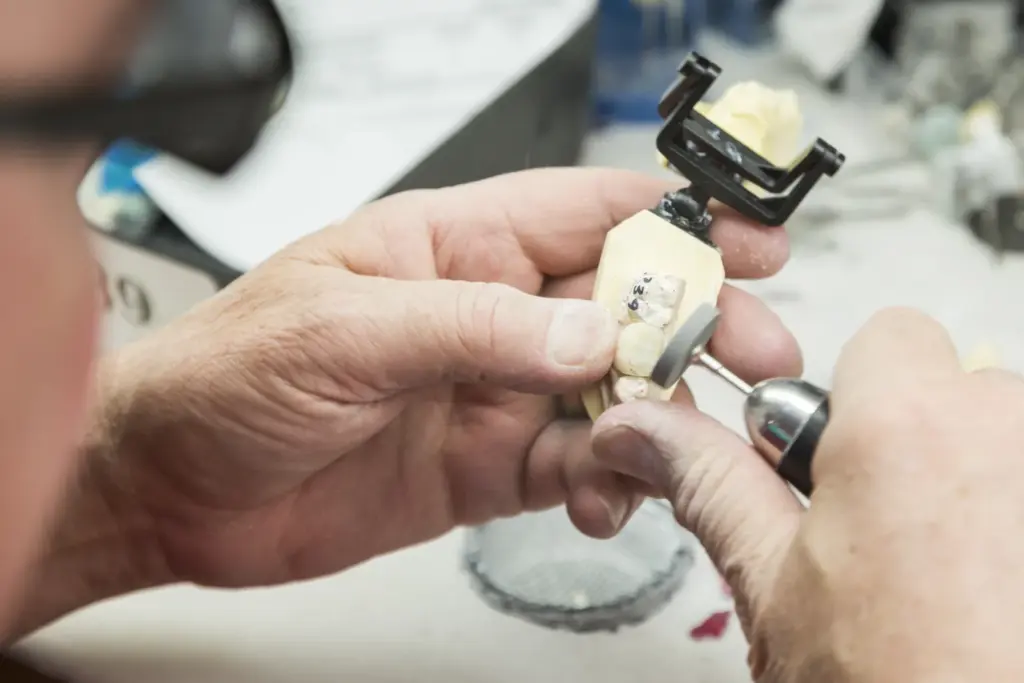 implant dentar Straumann - componente protetice in laborator la Dental Planet